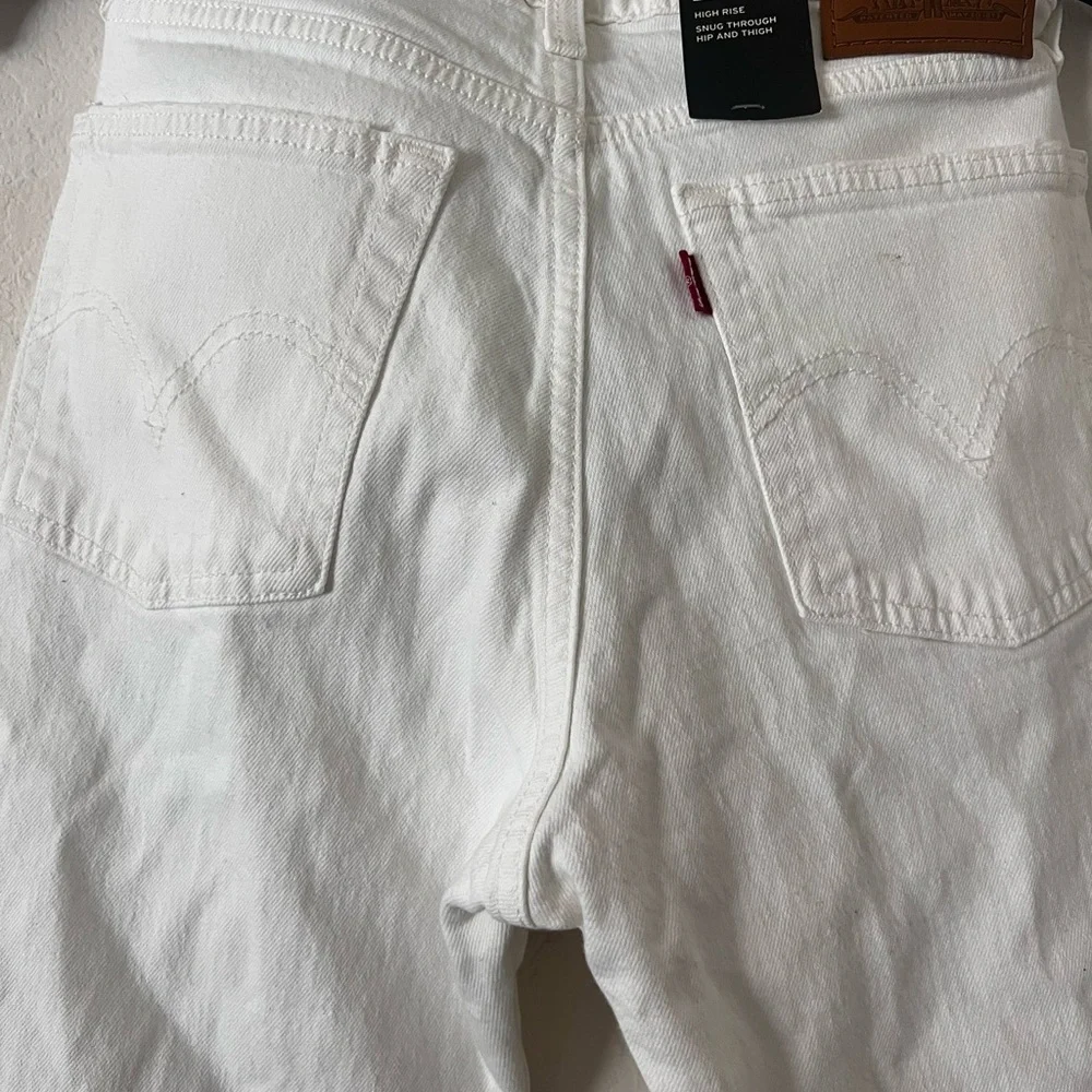 Levi’s Wedgie Straight High Rise Jeans - Picture 3 of 5